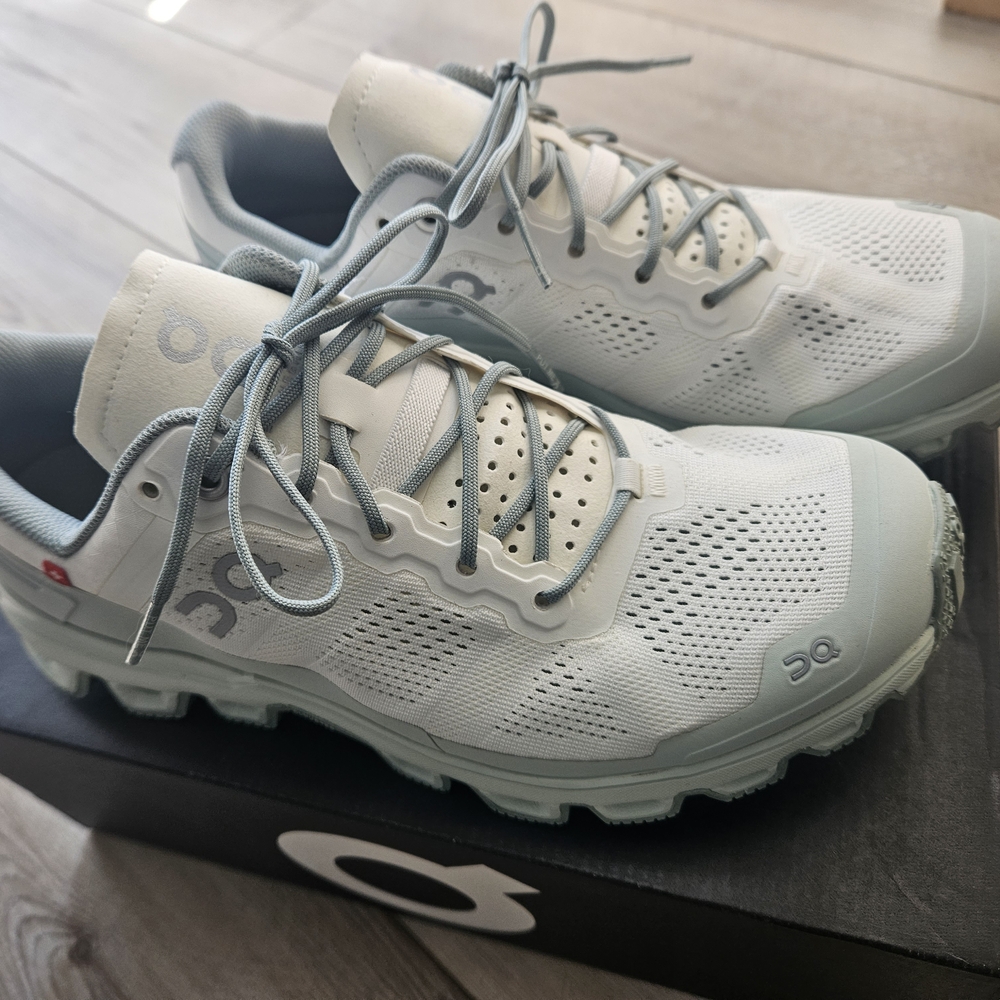 NIB ON Cloudventure Women's Sneakers